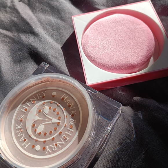 Limited Edition Hank & Henry Good Gurl Pearl All Over Highlight in Shade Mayhem - Picture 5 of 7